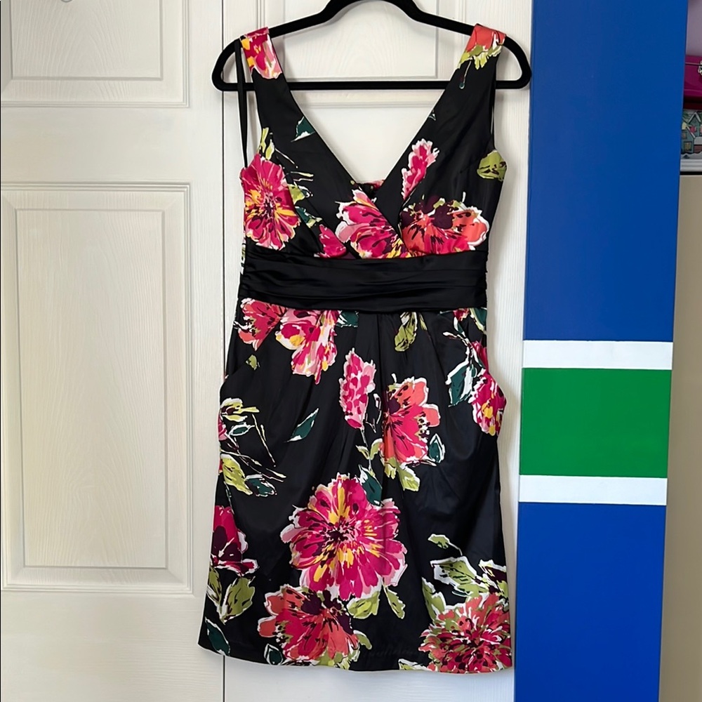 Reitmans Floral Dress - size 5 (Has pockets!)